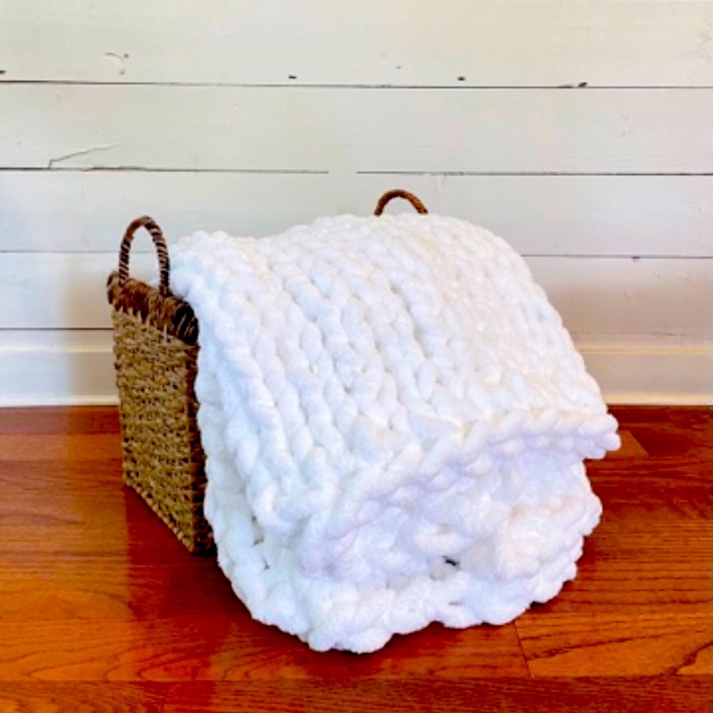 White Bliss Chunky Throw/ Twin Bed Blanket